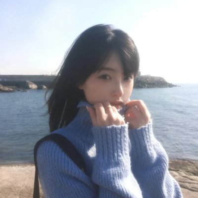 背后的她,眼前的我